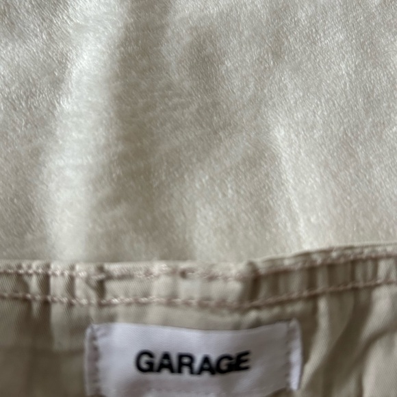 cream low rise cargo shorts! - Picture 3 of 3